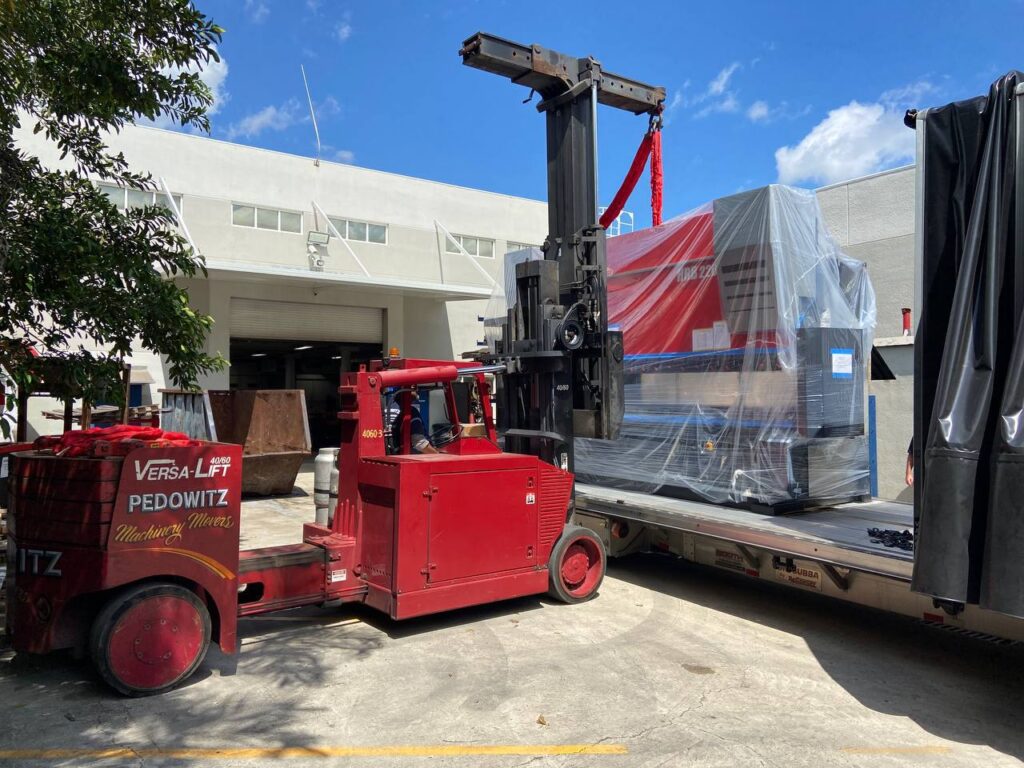 Pedowitz Machinery Movers CNC Trucking Servicios y Capacidad de aparejos Miami 3