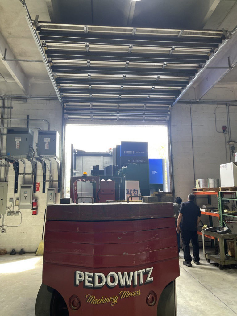 CNC de Chicago llama a Pedowitz Machinery Movers 1