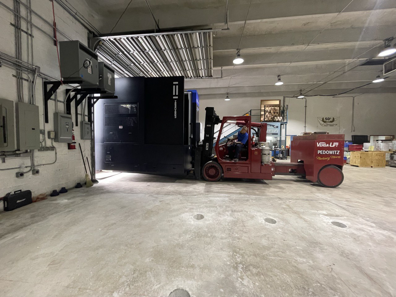 CNC de Chicago llama a Pedowitz Machinery Movers 6