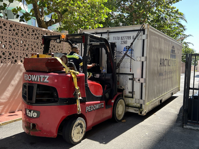 There are several Spanish words and terms that are commonly used in English relating to Machinery Movers, as well as trucking, rigging and crane service in Miami. If you're moving a truckload of visas or pallets of Stucco and Terra cotta you can trust Pedowitz Machinery Movers. 1 Camión - This is the word for "truck" in Spanish. 2 Remolque - This is the Spanish word for "trailer," which is often used in the context of trucking. 3 Carga - This is the word for "cargo" or "freight" in Spanish. 4 Transporte - This is the Spanish word for "transportation," which is a term that is commonly used in the trucking industry. 5 Conductor de camión - This is the Spanish term for "truck driver." 6 Plataforma - This is the Spanish word for "platform," which can refer to a flatbed trailer used for transporting goods. 7 Mercancía - This is the Spanish word for "merchandise," which is a term used in the context of trucking and shipping. 8 Peso bruto del vehículo - This is the Spanish term for "gross vehicle weight," which is a critical factor in trucking and transportation. 9 Estacionamiento para camiones - This is the Spanish term for "truck parking," which is an essential need for truck drivers while on the road. These are just a few examples of the Spanish words and terms used in relation to trucking, and there are many more specific to the industry. Whatever the language, Pedowitz Machinery Movers of South Florida is Numero One when it comes to Trucking, Rigging and Crane Service in Miami.